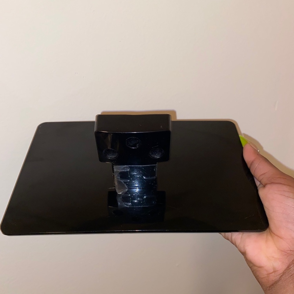 24” Element TV - Picture 6 of 7